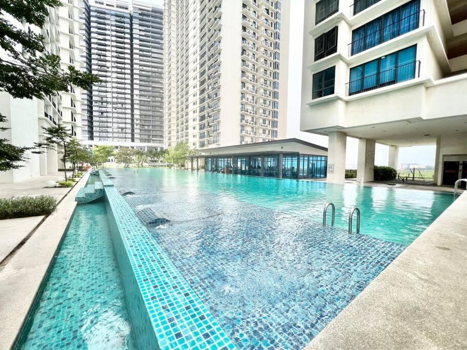 G 1-5Pax Cozy Home Trefoil Setia Alam 100Mps Wifi & Tv Sccc Exterior photo